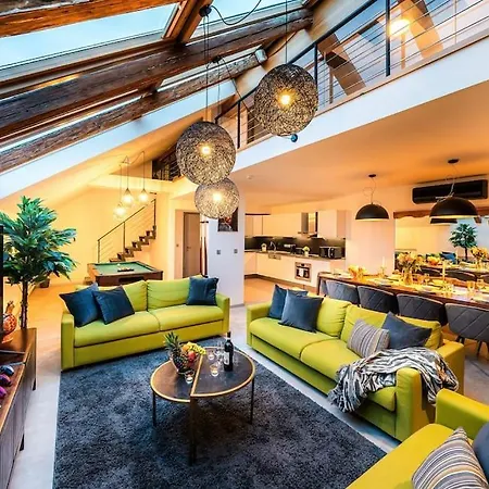 Ac Luxury Loft Friends & Family Edition *